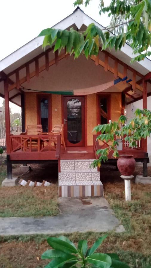 Why Not Bar And Bungalows #2 Pemenang 外观 照片